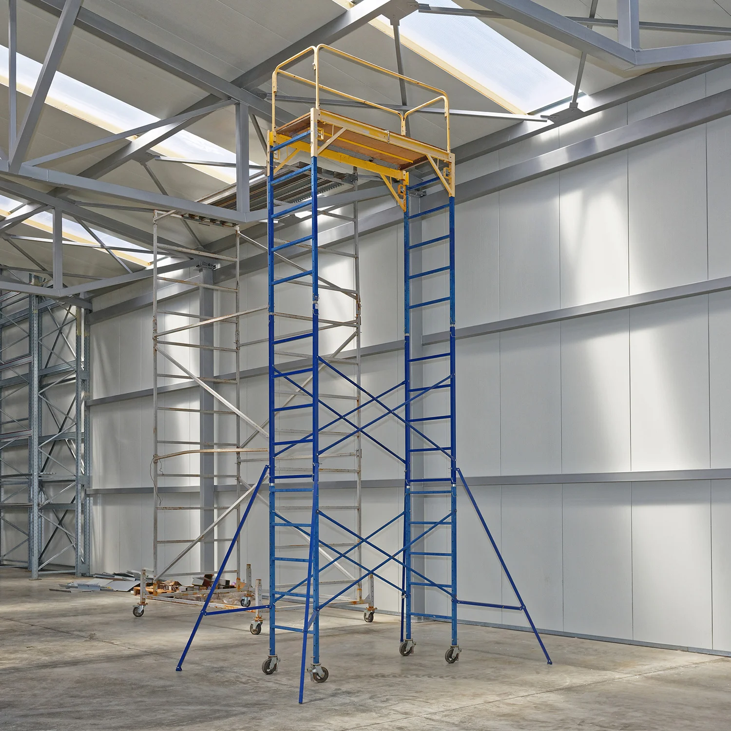 Gerüstmontage im Innenbereich in Freiburg – Foto: KUGE Bau AG