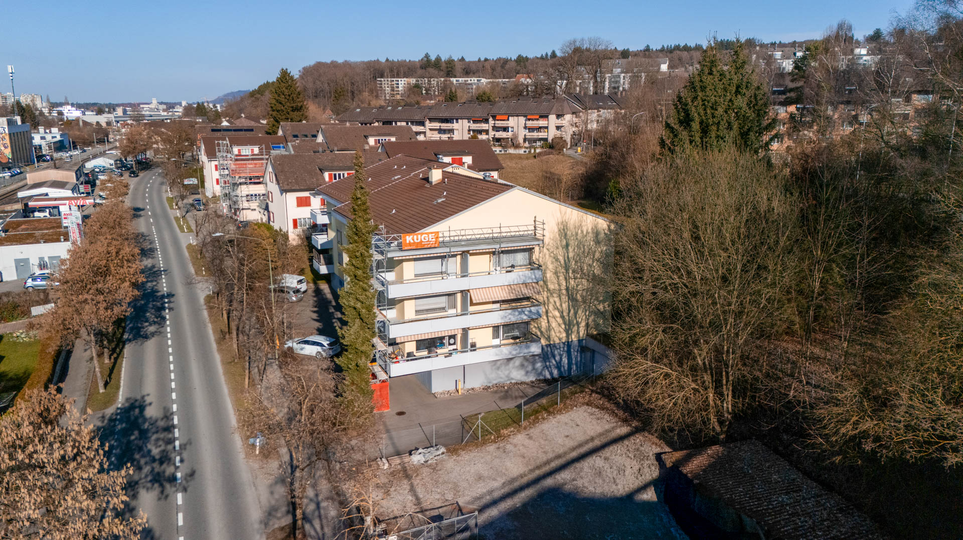 Express-Gerüstmontage an einem Gebäude in Freiburg – Foto: KUGE Bau AG
